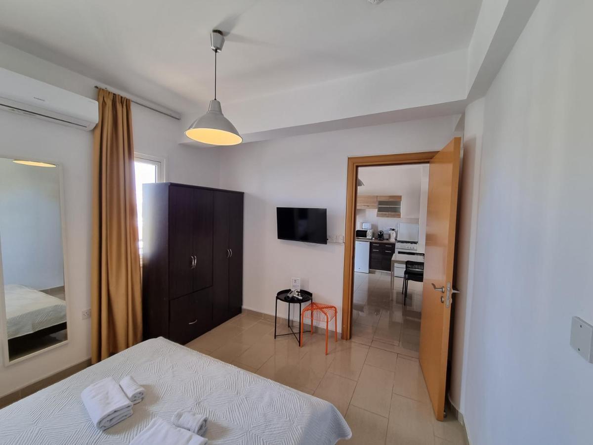 Valentinos Apartments Paphos Exterior foto