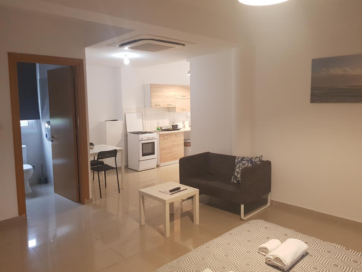 Valentinos Apartments Paphos Exterior foto